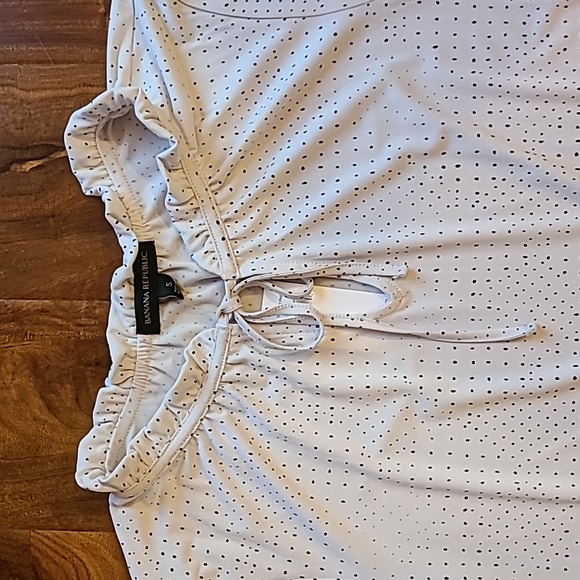 Banana Republic Ruffle tie-neck Spotted Blouse - Picture 2 of 9